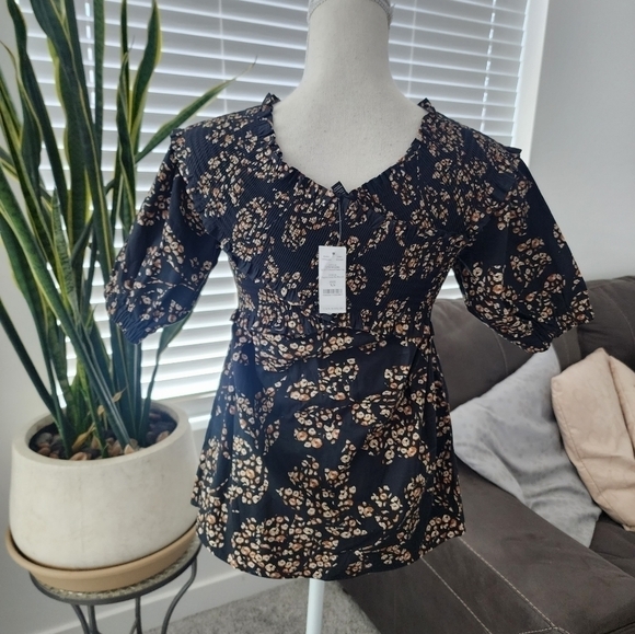 WHBM Floral top size xsmall. New. - Picture 4 of 8